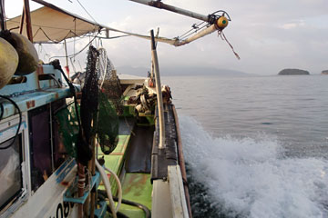 タコ漁に出発